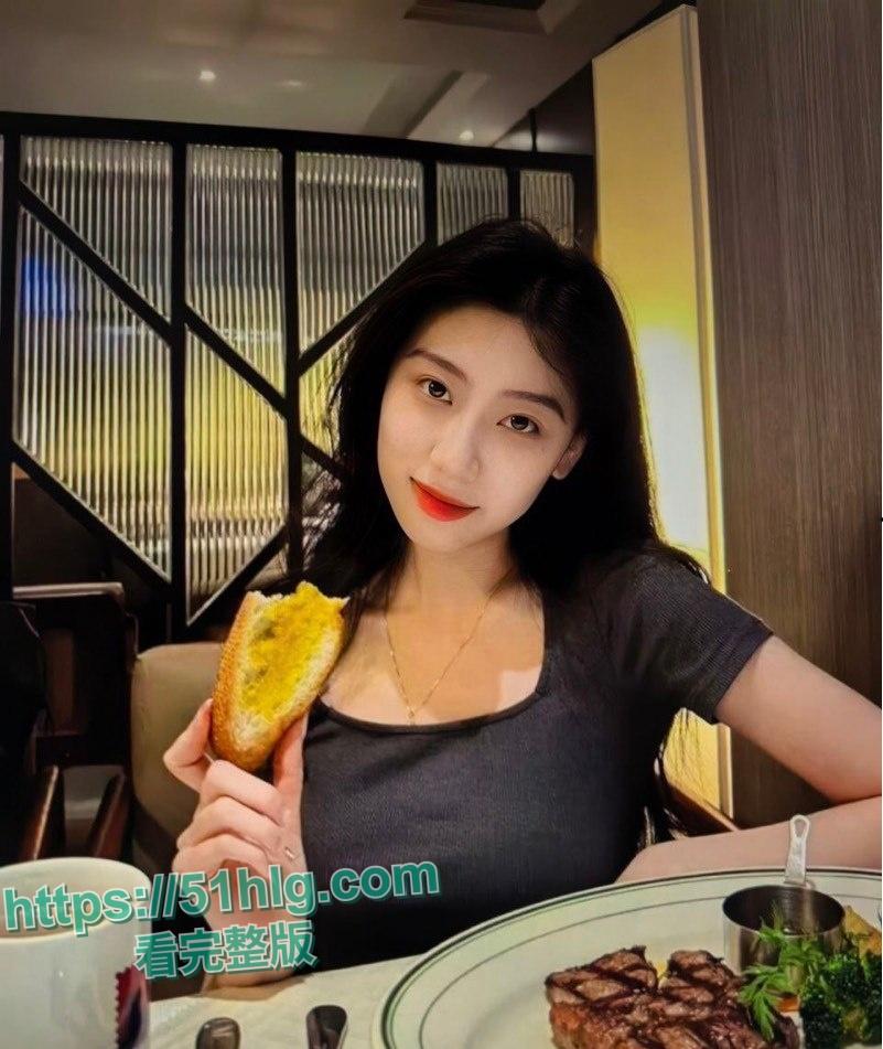 【景德镇】【刘晓丽】的私密视频流出！穿着黑色情趣套装与炮友忘情翻云覆雨，各种姿势玩转不停，骚气逼人-1