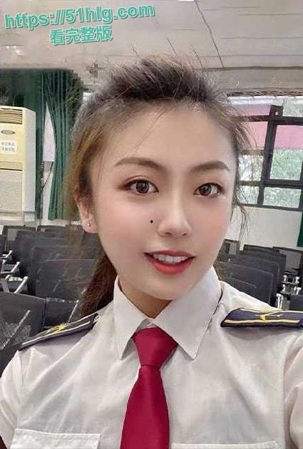 【天津市】滨海新区28岁美艳公务员与领导偷情视频外泄，露脸深情舔屌，官场闺秀床上淫荡-2