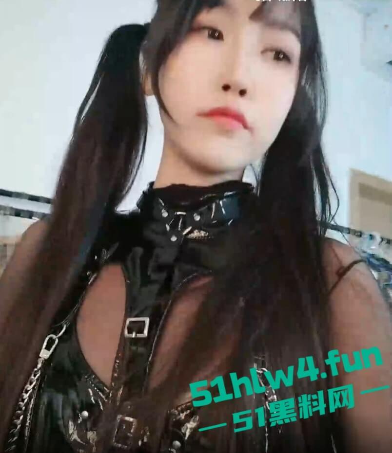 抖音白嫩萝莉【呆猫】高颜值双马尾小母狗，身材极品可御可甜榜一大哥定制全裸私拍流出。-9