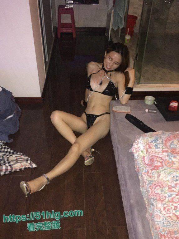 【成都】“黑帽门”女主竟是已婚女教师【吴施蒙】,被黑人各种爆操玩腻后曝光外网,画面激烈,淫荡不已-5