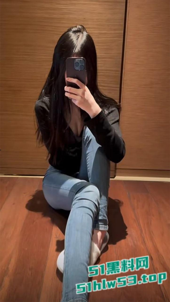 抖音高颜值网红【缪缪BB】露脸不雅视频遭泄密，白皙美少女全裸扣穴自慰揉胸舔屏，顶级身材粉嫩小穴惊艳全网！-1