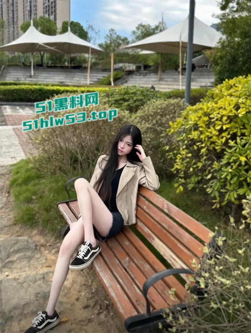 抖音高颜值网红【缪缪BB】露脸不雅视频遭泄密，白皙美少女全裸扣穴自慰揉胸舔屏，顶级身材粉嫩小穴惊艳全网！-3