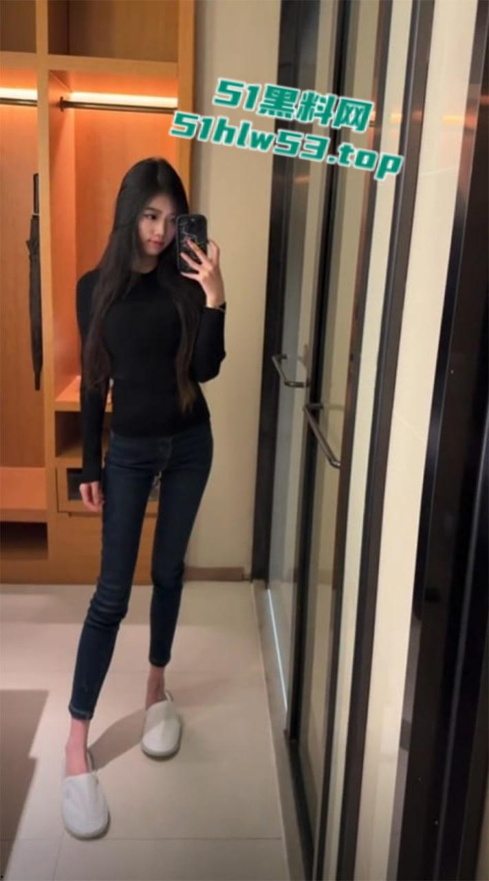 抖音高颜值网红【缪缪BB】露脸不雅视频遭泄密，白皙美少女全裸扣穴自慰揉胸舔屏，顶级身材粉嫩小穴惊艳全网！-5