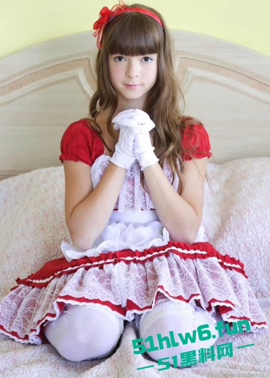 俄罗斯童星长大后下海，在OF售卖色情视频白嫩巨乳配饱满翘臀，看的人血脉膨胀。-4