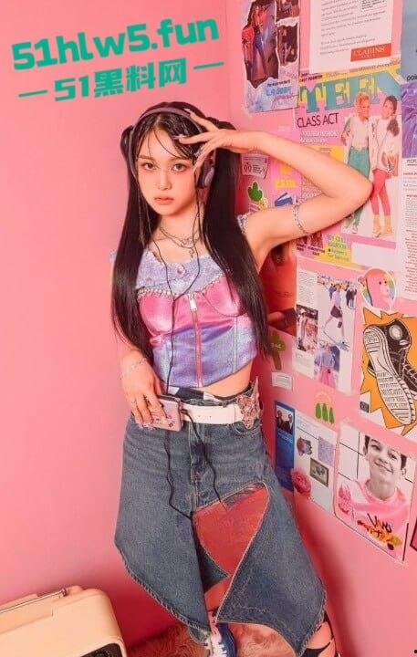 韩国新晋女团幻蓝小熊成员【媛媛】演唱会露奶事件,现场粉丝拍摄完整版视频流出。-3