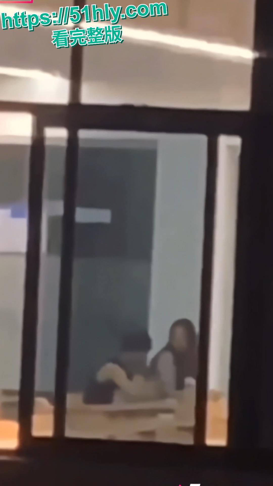 四川武侯高级中学学生 陆奕好跟男友教室做爱视频泄漏 跟男友聊天记录更是炸裂-12