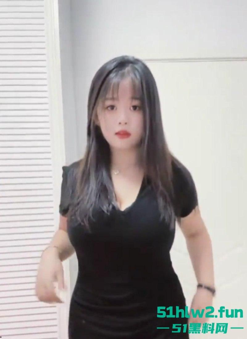 抖音巨乳网红【过去】为捞金全裸直播，超级大奶揉搓诱惑高劈双腿秀骚穴，当众特写放尿吸睛。-5