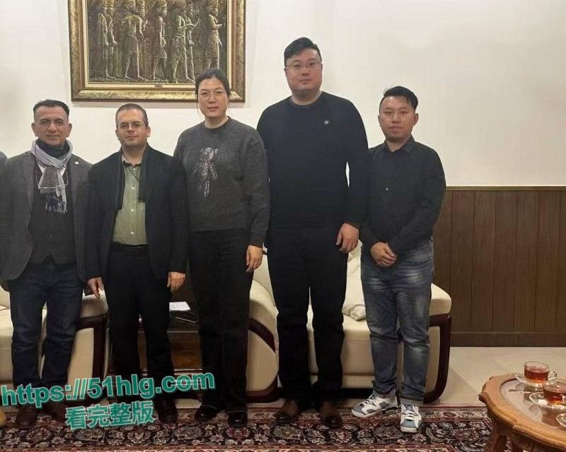 【南京】眼镜骚货【朱长银】的诈骗帝国！粉嫩骚逼和深喉操昏大领导，资源钱财尽收，揭开诈骗界的黑暗一面-1