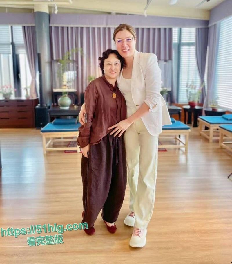 【南京】眼镜骚货【朱长银】的诈骗帝国！粉嫩骚逼和深喉操昏大领导，资源钱财尽收，揭开诈骗界的黑暗一面-2