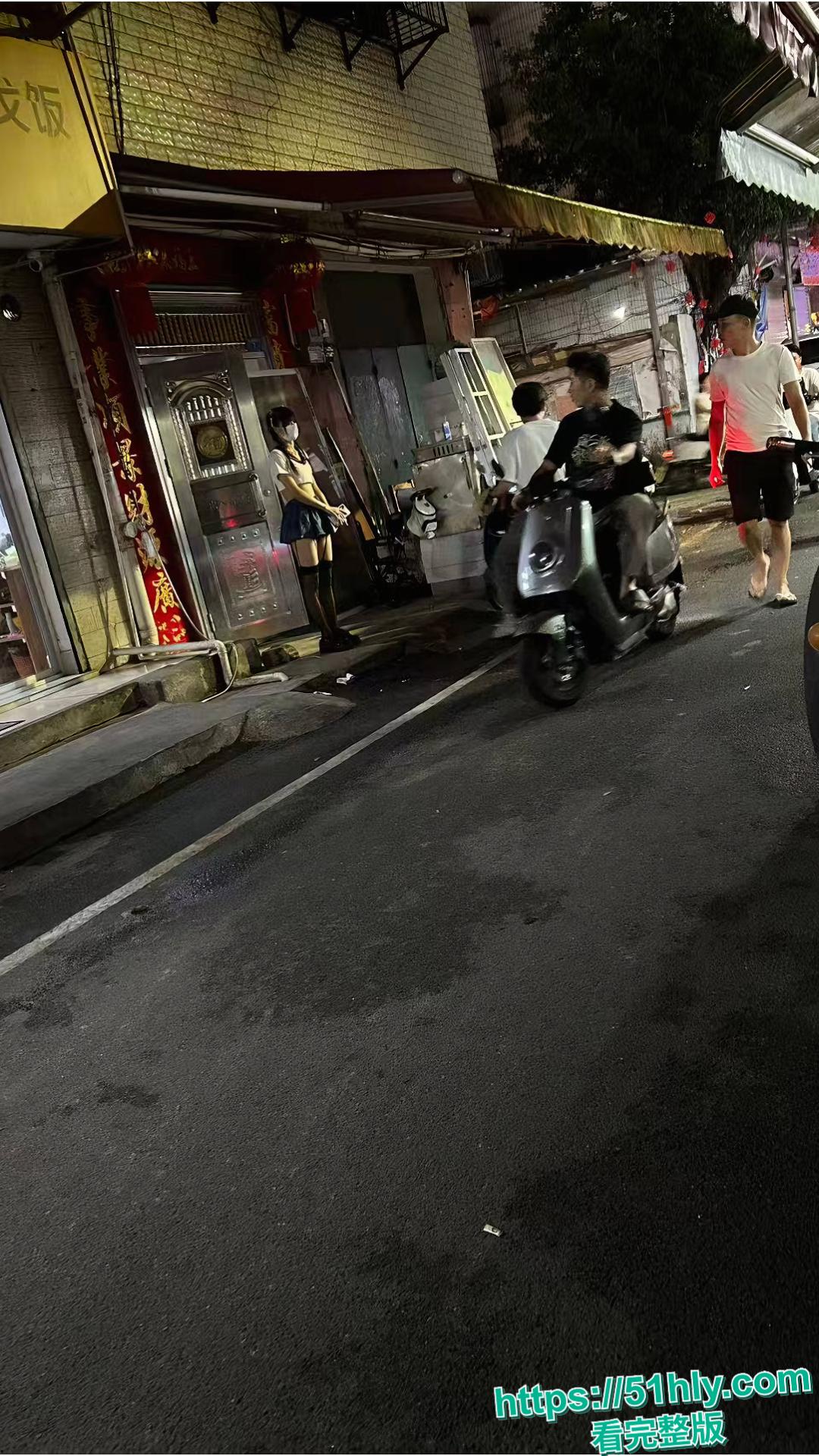 广西南宁青秀区埌西村二组 惊现200块钱最美站街女 扶贫全程实录流出!-3