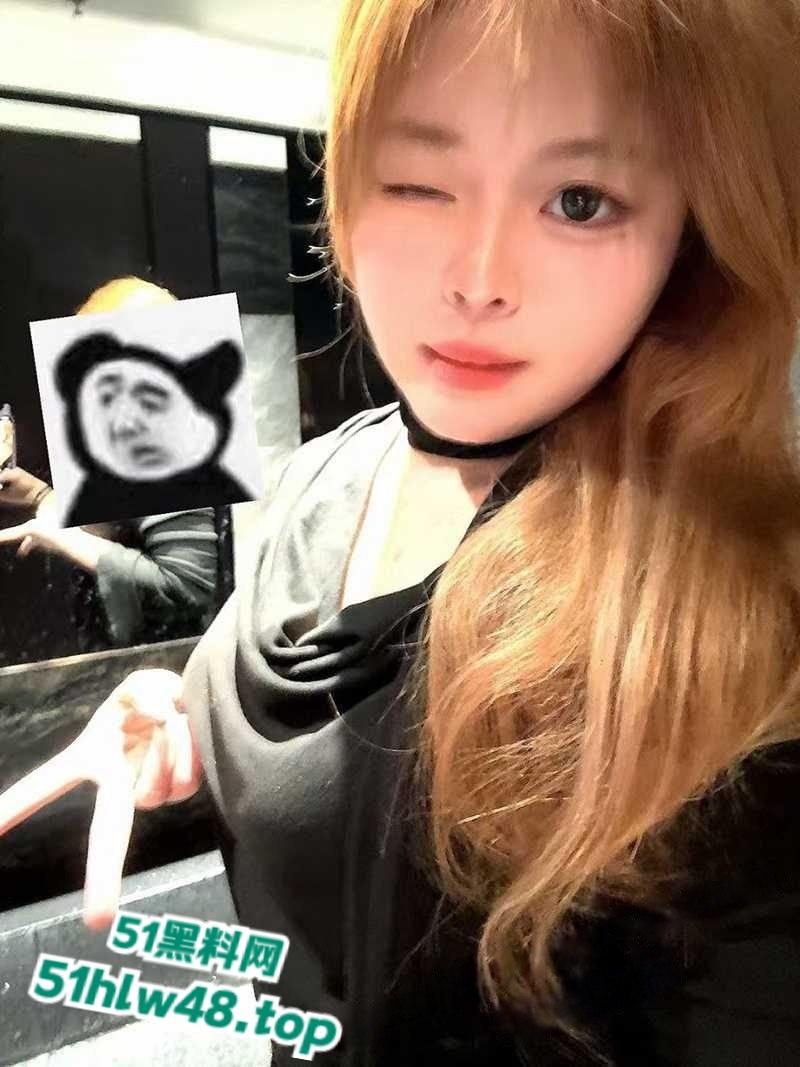 上海南湖职业技术学院拍【王佳翼】19岁的学生妹，私下确是条被调教超乖的小母狗私密视频遭曝光。-4