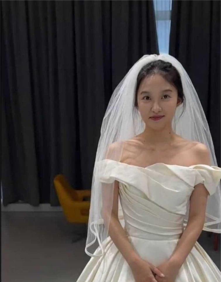 抖音600w粉丝网红【牟牟刘啊】早期自慰视频被渣男曝出 黑木耳骚穴一览无余-4