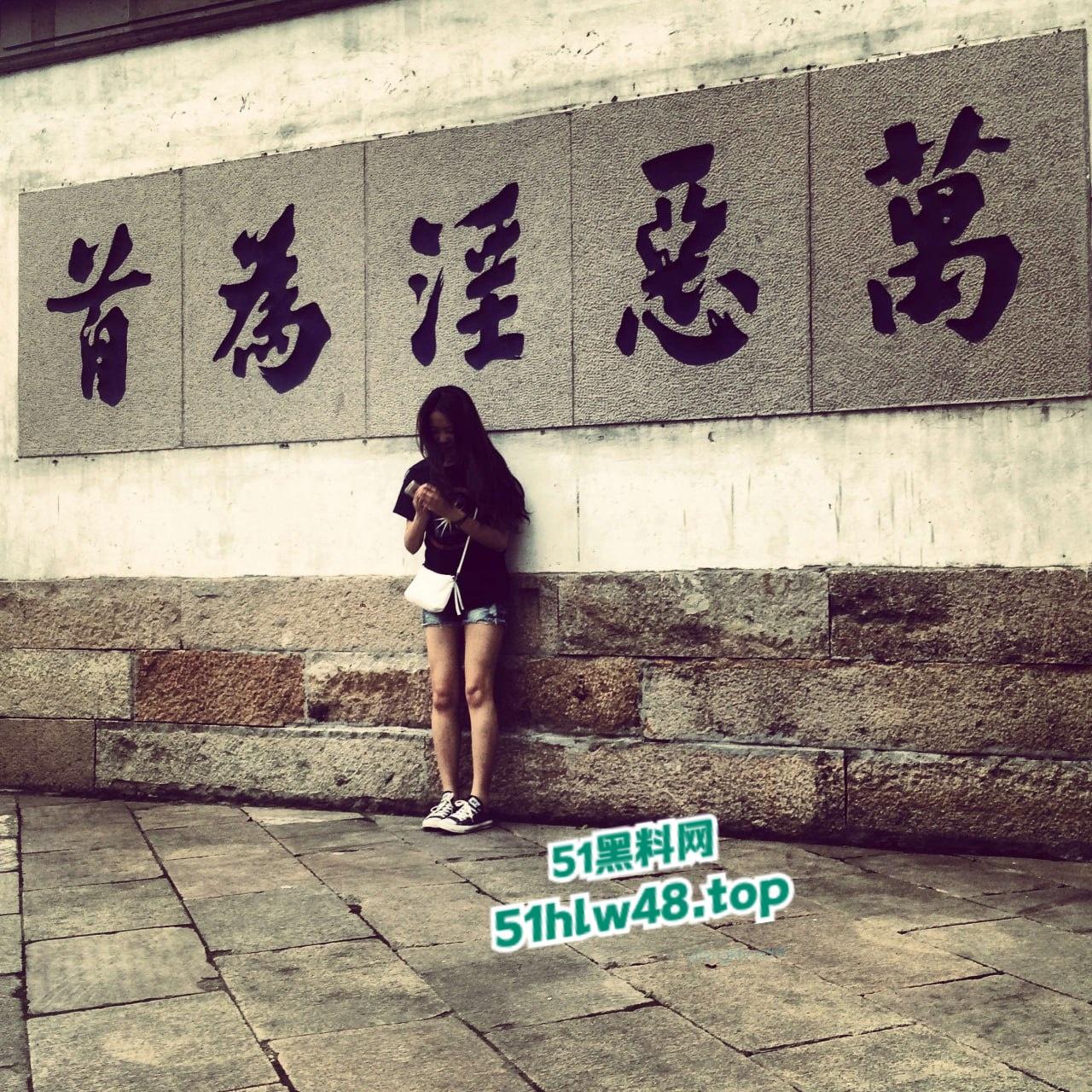 四川卫校学生妹【谷盼盼】与男友各种性爱视频泄密，单纯萌妹被调教成骚母狗对话淫荡至极。-4