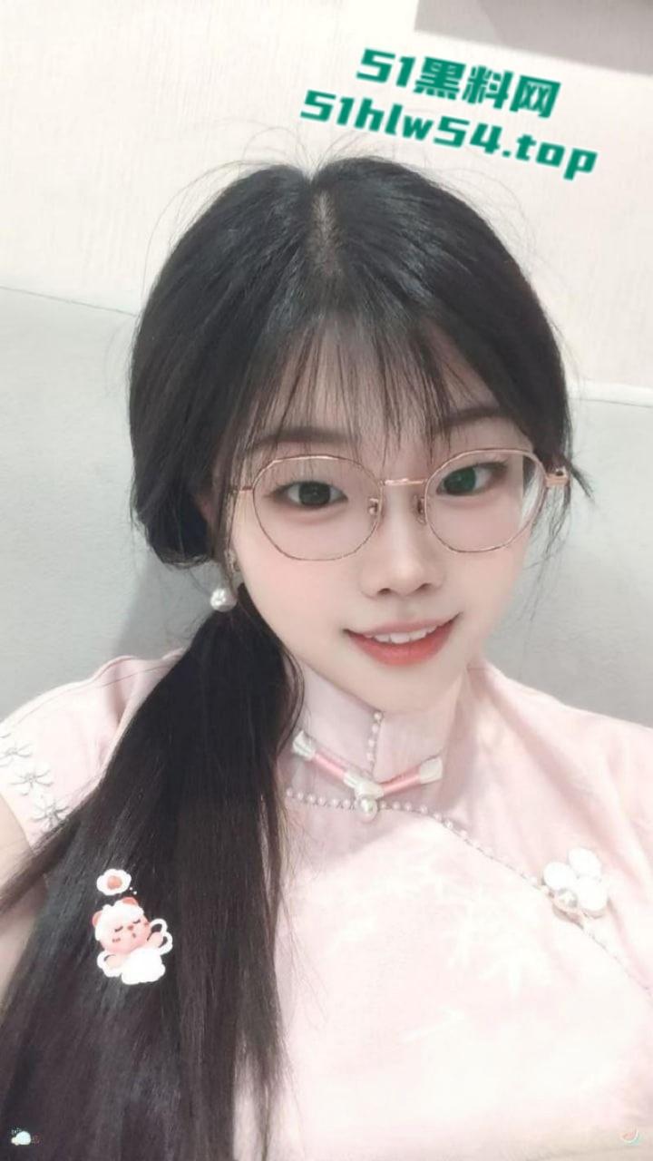 江苏苏州吴江区幼师【姜馨】恋爱期间多次出轨学生家长，男友发现怒曝其私拍泄愤！-3