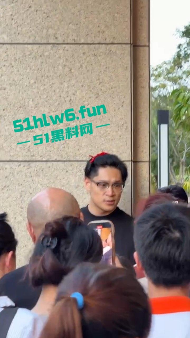佛山宏宇天御江畔小区,有人装修“骨灰房”引众愤,警方介入律师称可起诉侵权。-11