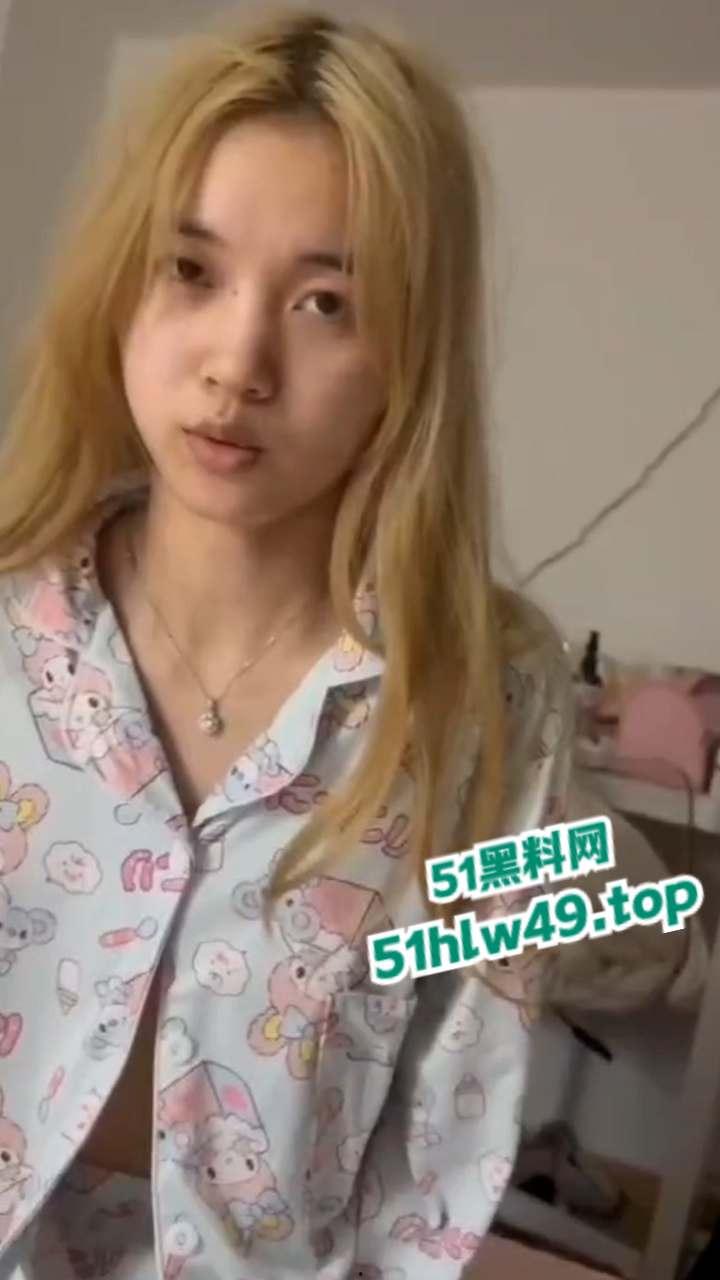 重庆女网红【玲乃酱】装处女欺骗老实男，当鸡上瘾恋爱期间还背着男友卖逼赚钱。-3