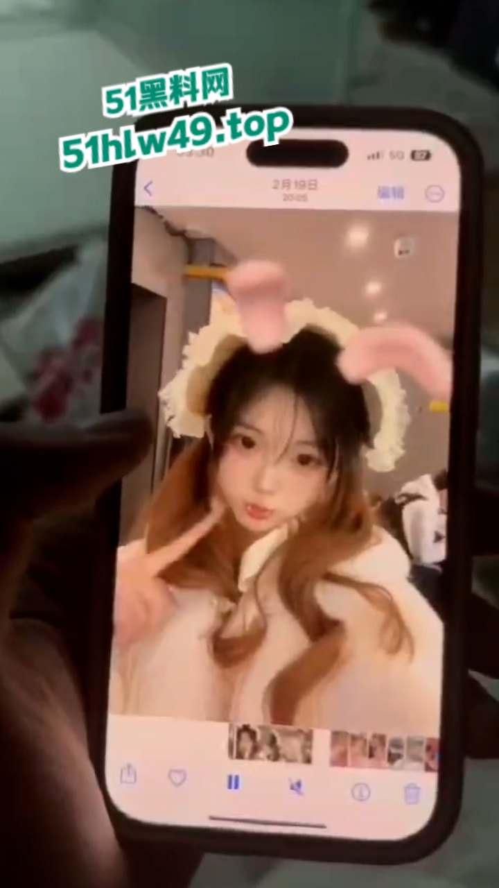 重庆女网红【玲乃酱】装处女欺骗老实男，当鸡上瘾恋爱期间还背着男友卖逼赚钱。-4