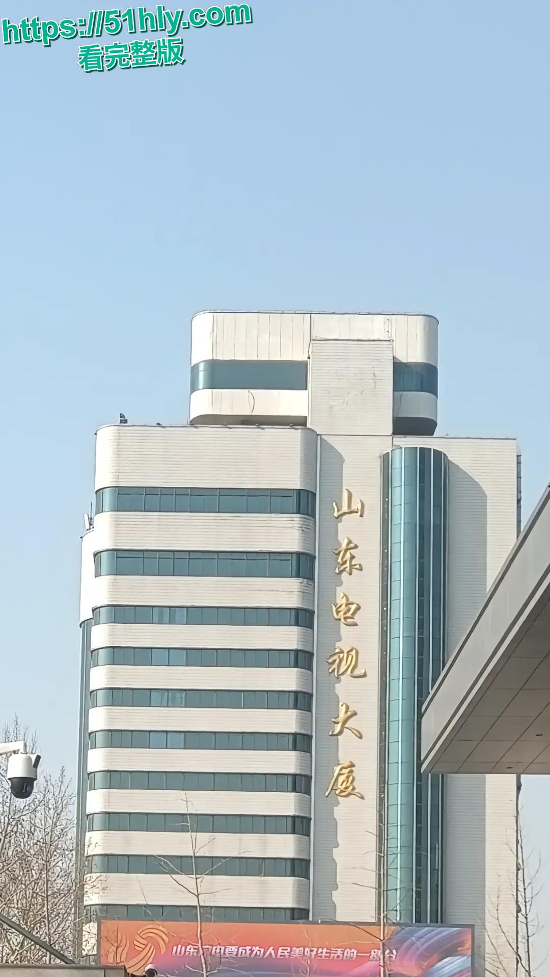 济南电台女神 张昕雨 偷情被抓 老公带兄弟酒店破门实拍 射满床单巨乳半露-1