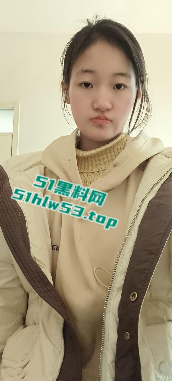 山东临沂电子科技学院风骚学妹【张雯娟】约炮成瘾脚踏多船,身染性病全身溃烂自慰扣穴!-1