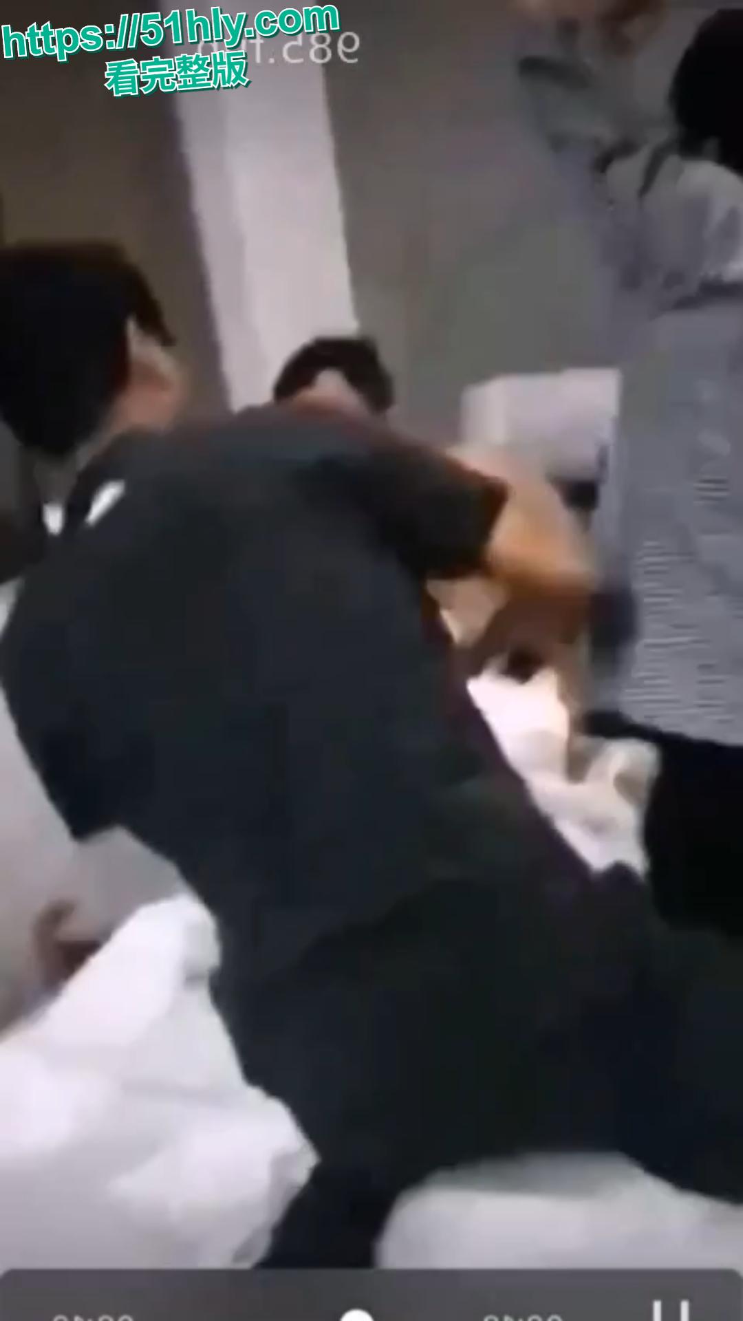 济南电台女神 张昕雨 偷情被抓 老公带兄弟酒店破门实拍 射满床单巨乳半露-14