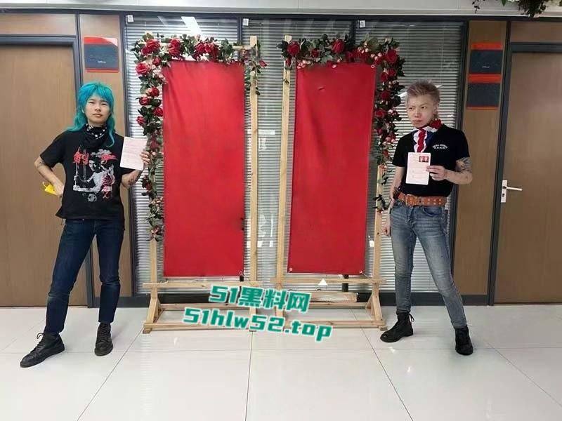 热搜的杀马特新婚夫妇【唐康】【刘雨洁】闪婚闪离，跳起来领证的快感就像高潮，满足广大网友的吃瓜！-2