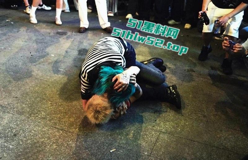 热搜的杀马特新婚夫妇【唐康】【刘雨洁】闪婚闪离，跳起来领证的快感就像高潮，满足广大网友的吃瓜！-8