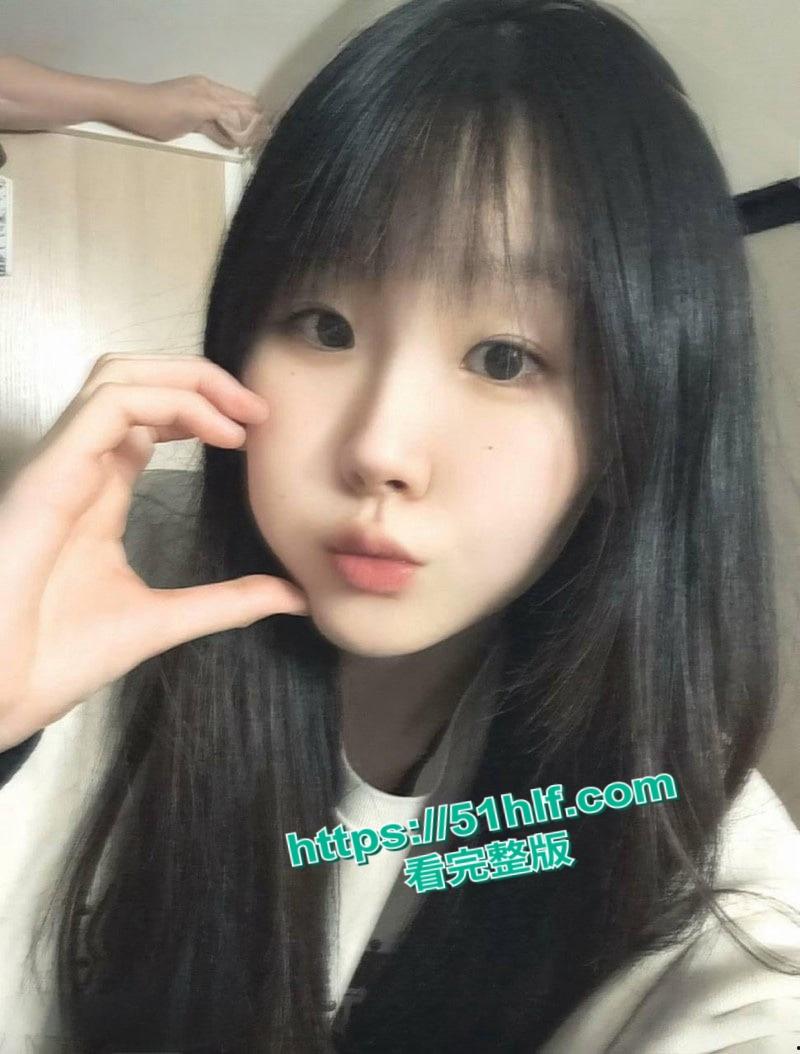 超反差大一嫩妹【董欣】恋父癖极为严重,口味独特与大龄炮友一夜两炮,骑乘榨精淫荡至极!-1