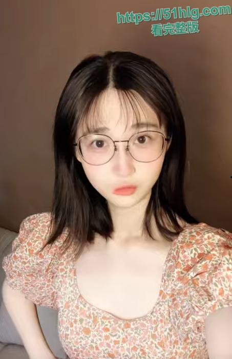 叛国媚黑婊【七七叭叭】大肆宣传辱国事件 前男友爱国怒曝骚逼当母狗的日子 被大鸡巴爆操内射视频全网疯传-1