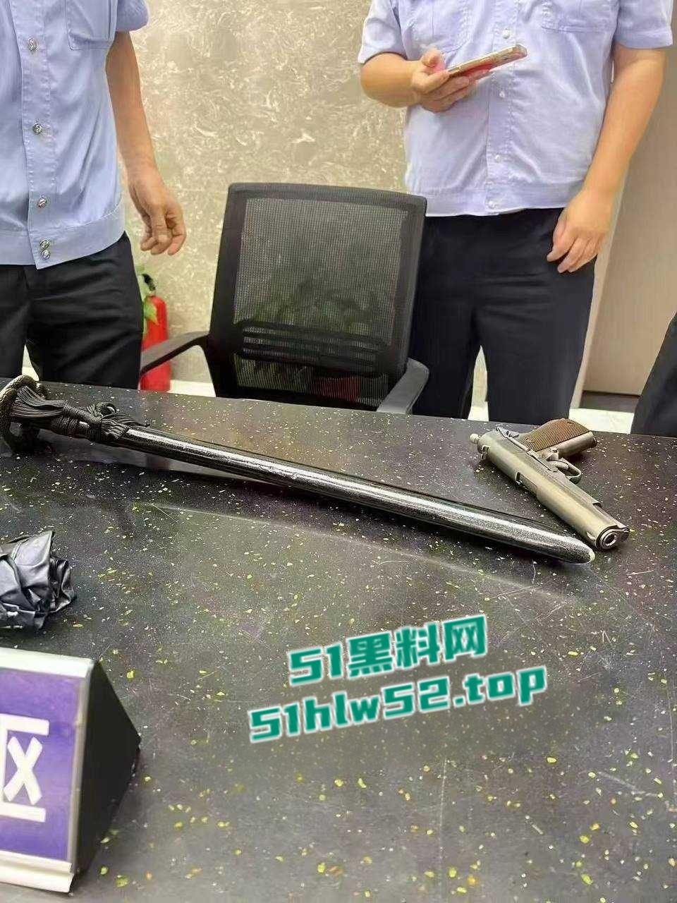 武汉硚口区突发枪击案，枪手连开五枪杀死两人，现场视频流出血腥慎点！-13