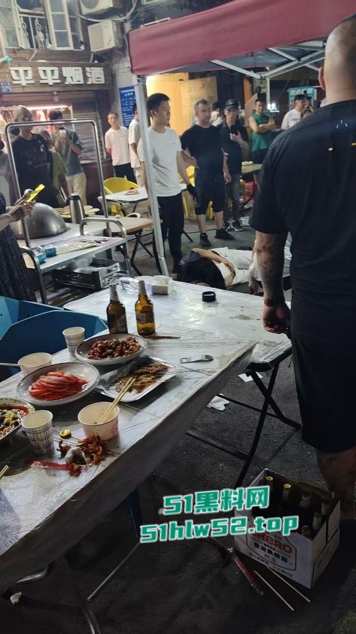 武汉硚口区突发枪击案，枪手连开五枪杀死两人，现场视频流出血腥慎点！-16