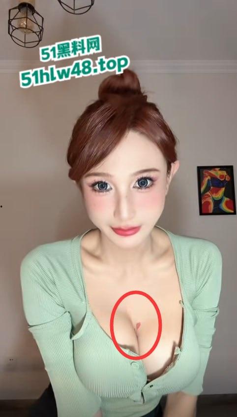 抖音小网红【小张不在家】土豪定制1v1视频泄密流出，线下援交无套性爱身上纹身实锤！-4