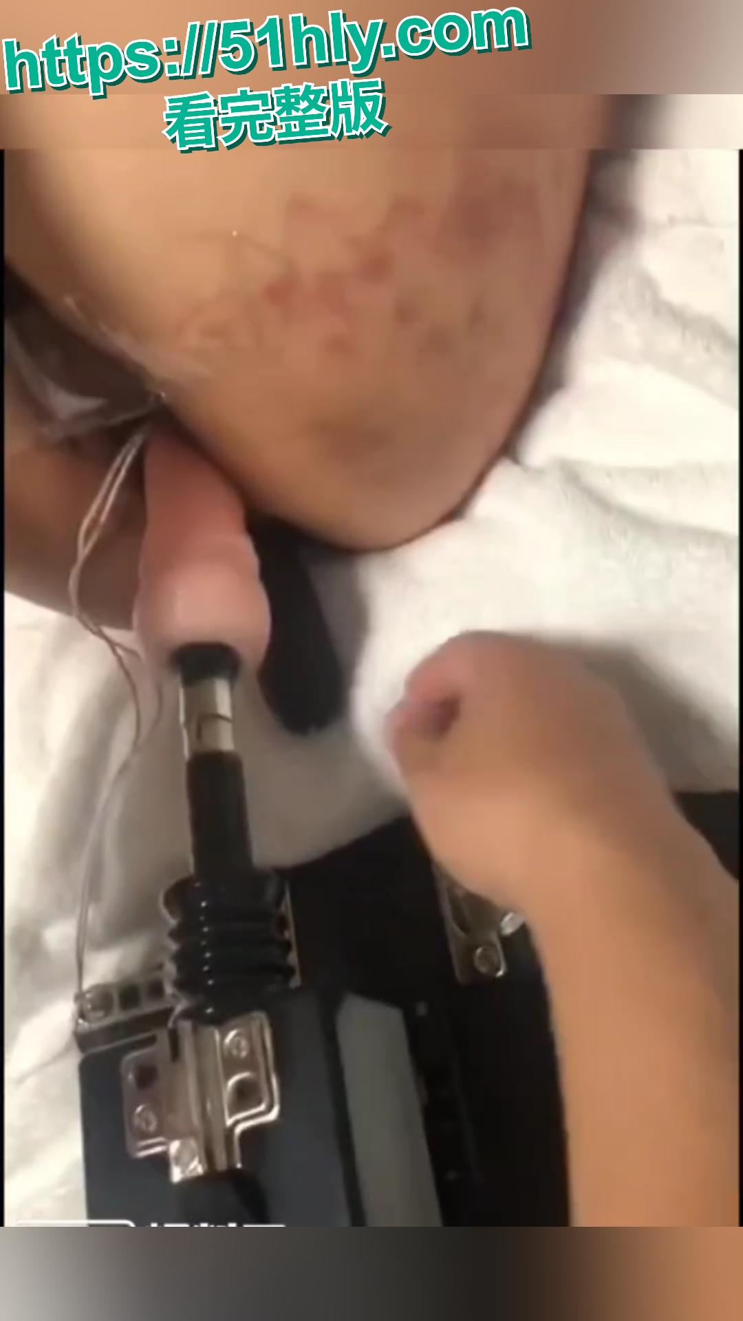 浙江师范大学邢垭楠初尝情爱 被男友哄骗穿护士装激情骑乘做爱 一代纯妹终被调教成母狗-8