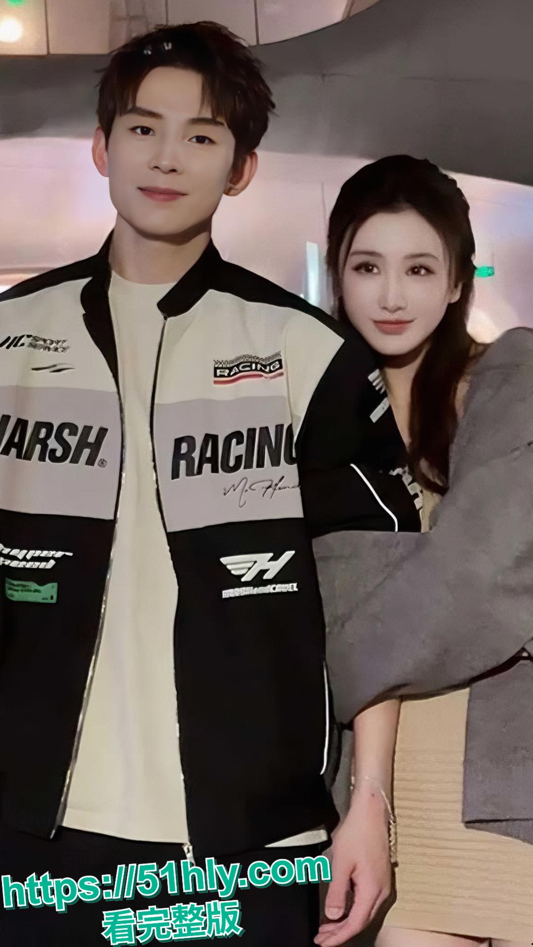 抖音百万男神F小奇塌房实锤 被曝光约炮已婚女粉 线上直播圈钱线下邀请人妻进行多人运动 不雅视频流出-5