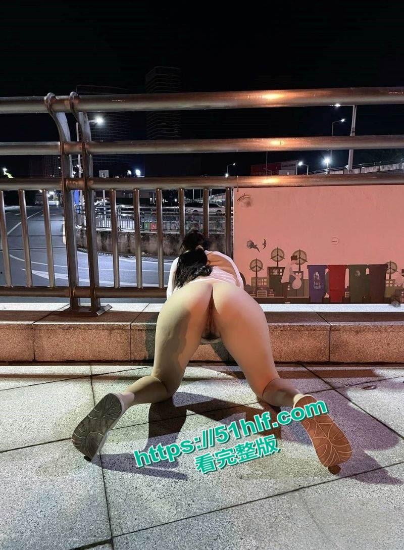 推特顶级网红【奶味泡芙】露出私拍，户外天台公园大胆裸露，电梯口做爱偶遇邻居！-5