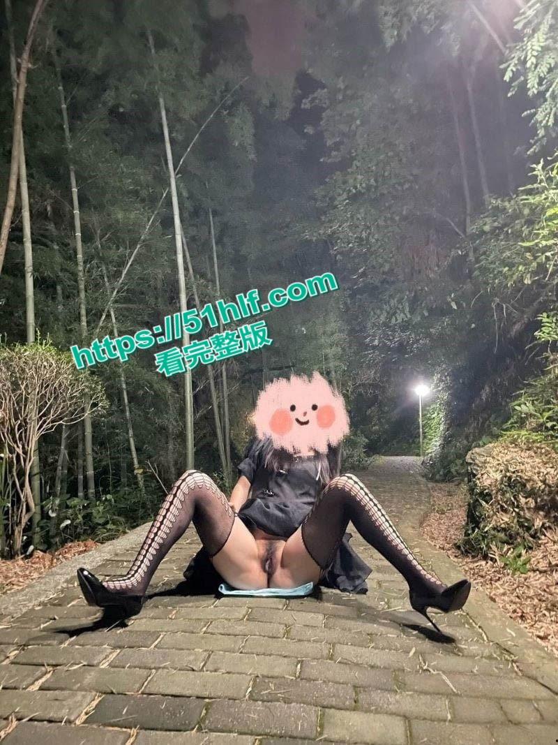 推特顶级网红【奶味泡芙】露出私拍，户外天台公园大胆裸露，电梯口做爱偶遇邻居！-6