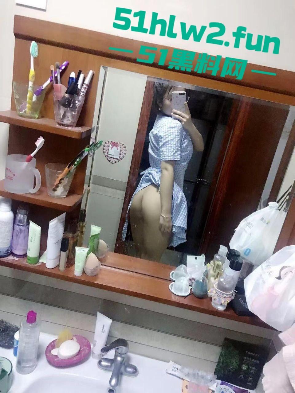 河北衡水顺平中学班主任爆大瓜！C-18班政治老师教书是正经的，下课跪地吃鸡骚得一批真会玩！-6