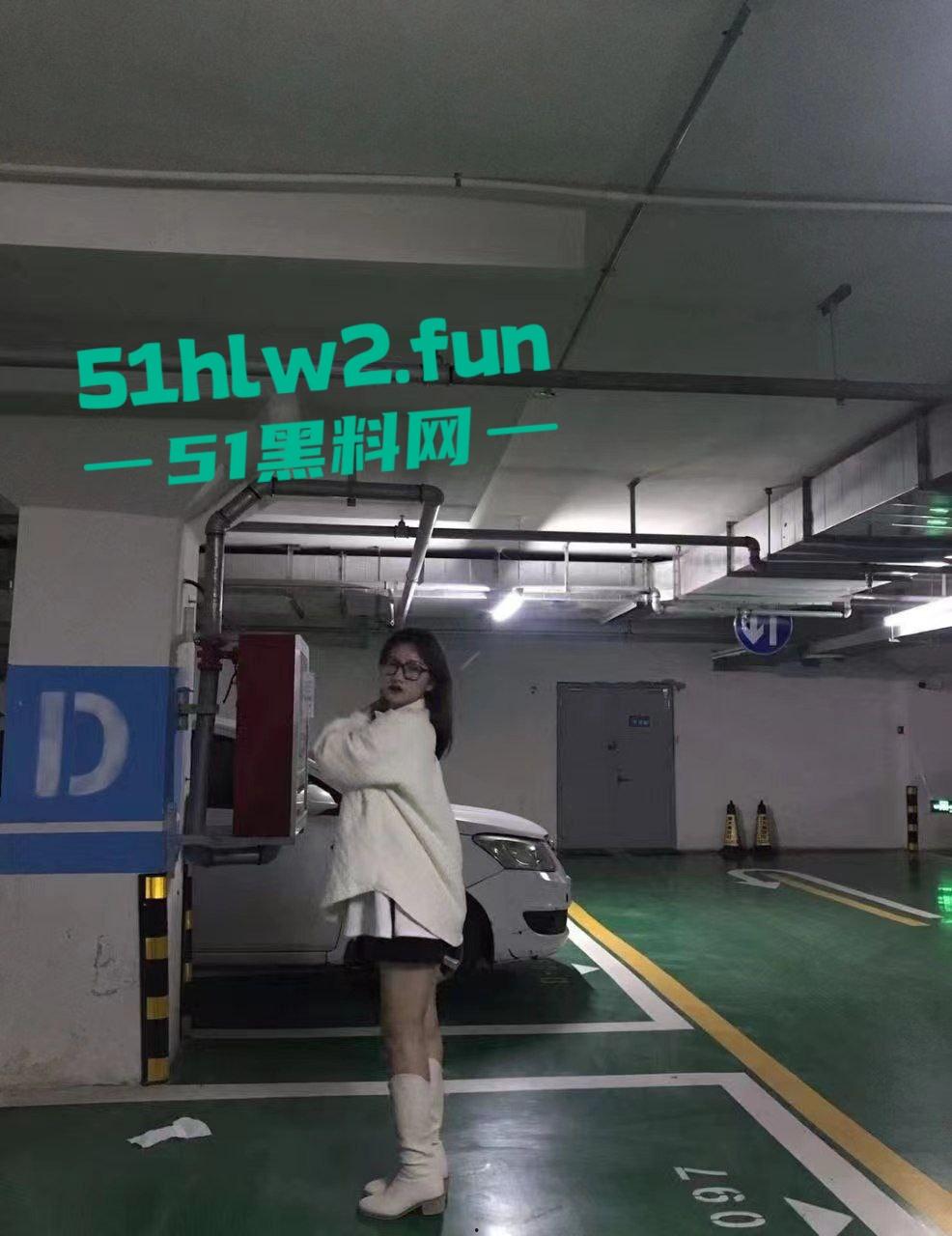 河北衡水顺平中学班主任爆大瓜！C-18班政治老师教书是正经的，下课跪地吃鸡骚得一批真会玩！-7