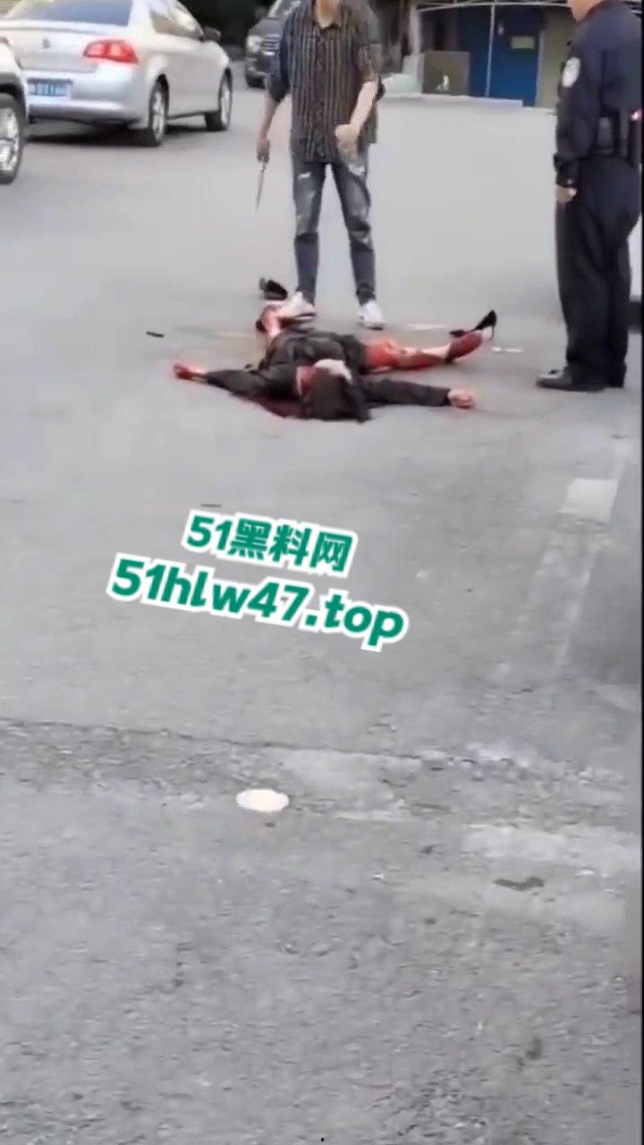 景德镇梨树园北苑老板娘欠钱被砍死视频，女老板欠钱不给还侮辱老实人遭对方乱刀砍死。-5