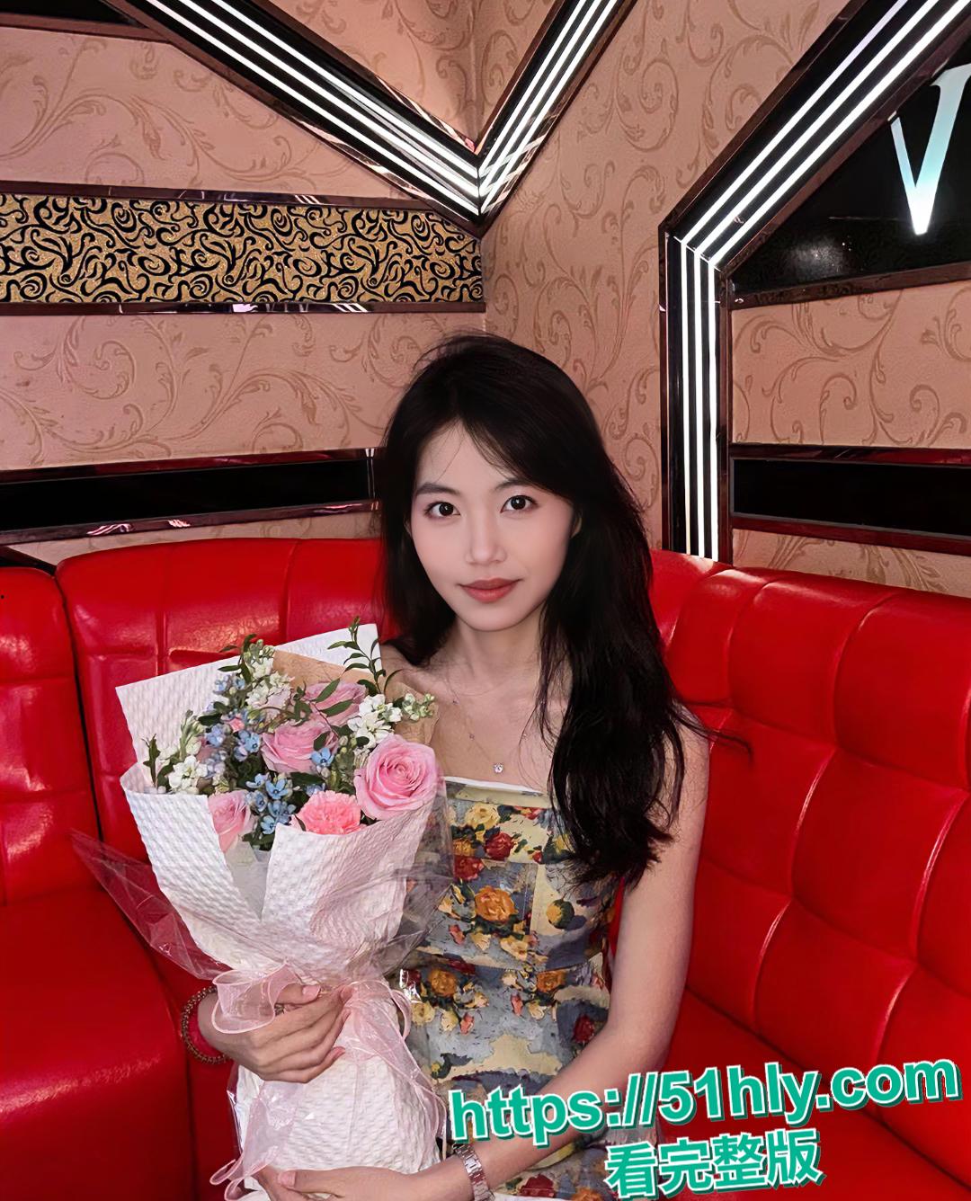 云南昆明城市学院的校园内 一对小情侣为寻求刺激多次当众口交做爱 不同时间不同姿势玩的真野!-3