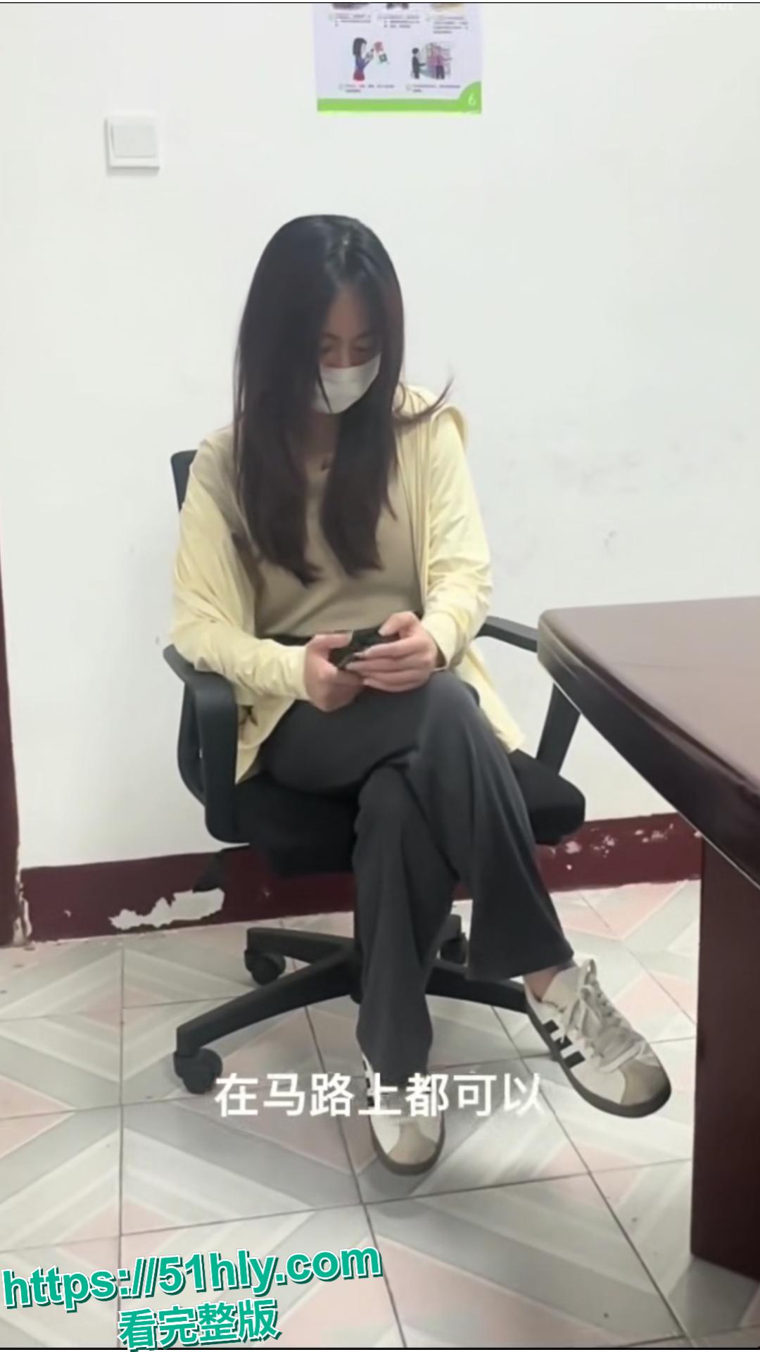 炸裂!湖南女子曝 14 年情断:校服到婚纱的老公,被熟人小三撩到小树林都敢约?-2