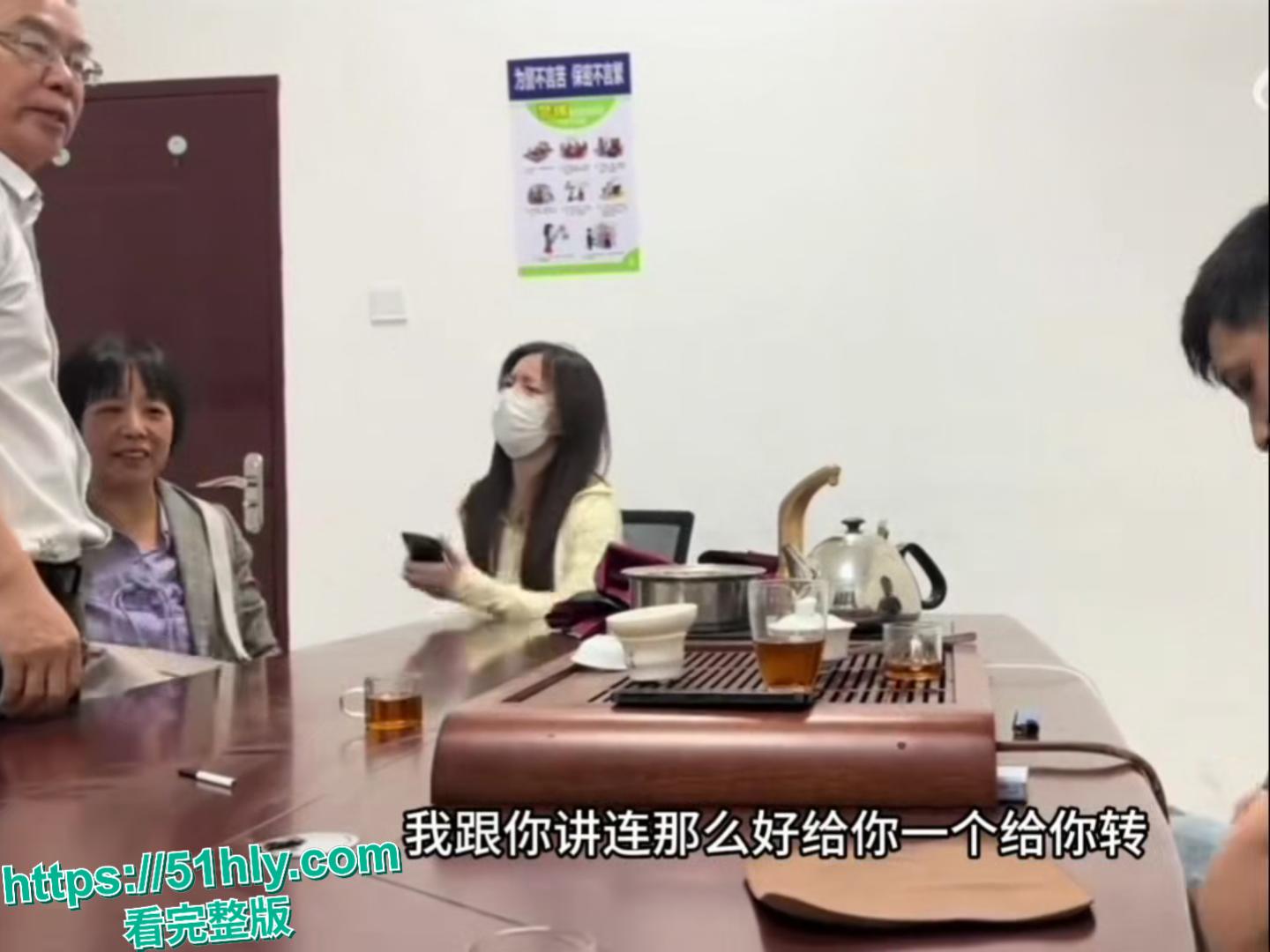 炸裂!湖南女子曝 14 年情断:校服到婚纱的老公,被熟人小三撩到小树林都敢约?-9