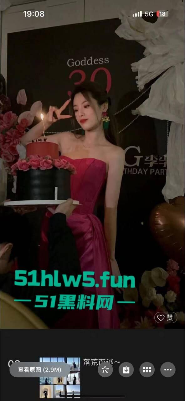 苍南县捉奸现场，男子出轨骚逼幼师，其老婆跟踪到现场叫来小三老公一起捉奸，现场炸裂惨不忍睹。-12