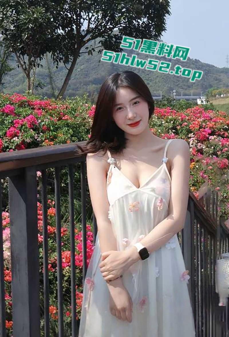 抖音网红【侯飞飞】裸聊视频泄漏，清纯少女竟被金主后入猛干，露脸骚聊揉穴自慰反差爆棚！-2