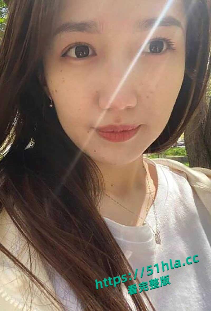 新疆绿帽男贡献极品女友做爱视频，绝美尤物撅臀被后入狂操，跳蛋玩穴刺激阴蒂淫液狂喷！-1