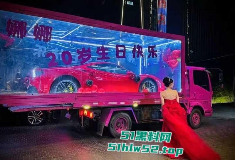 抖音美女网红【尤雾】被富二代包养视频泄露，露脸撅臀被无套爆插，深喉口交表情媚骚至极！-3