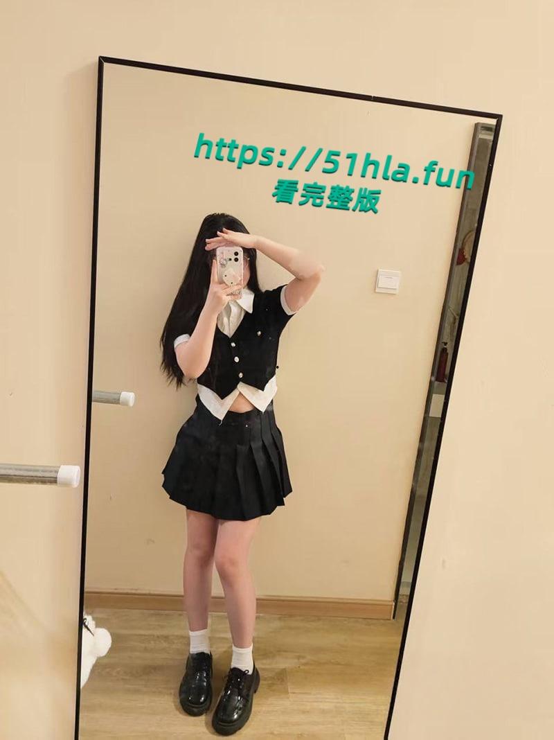 乱伦系列之表妹,海角乱伦大神【纯爱藏黄刀】趁机挑逗狂草表妹,没想到表妹竟然潮喷了!-2