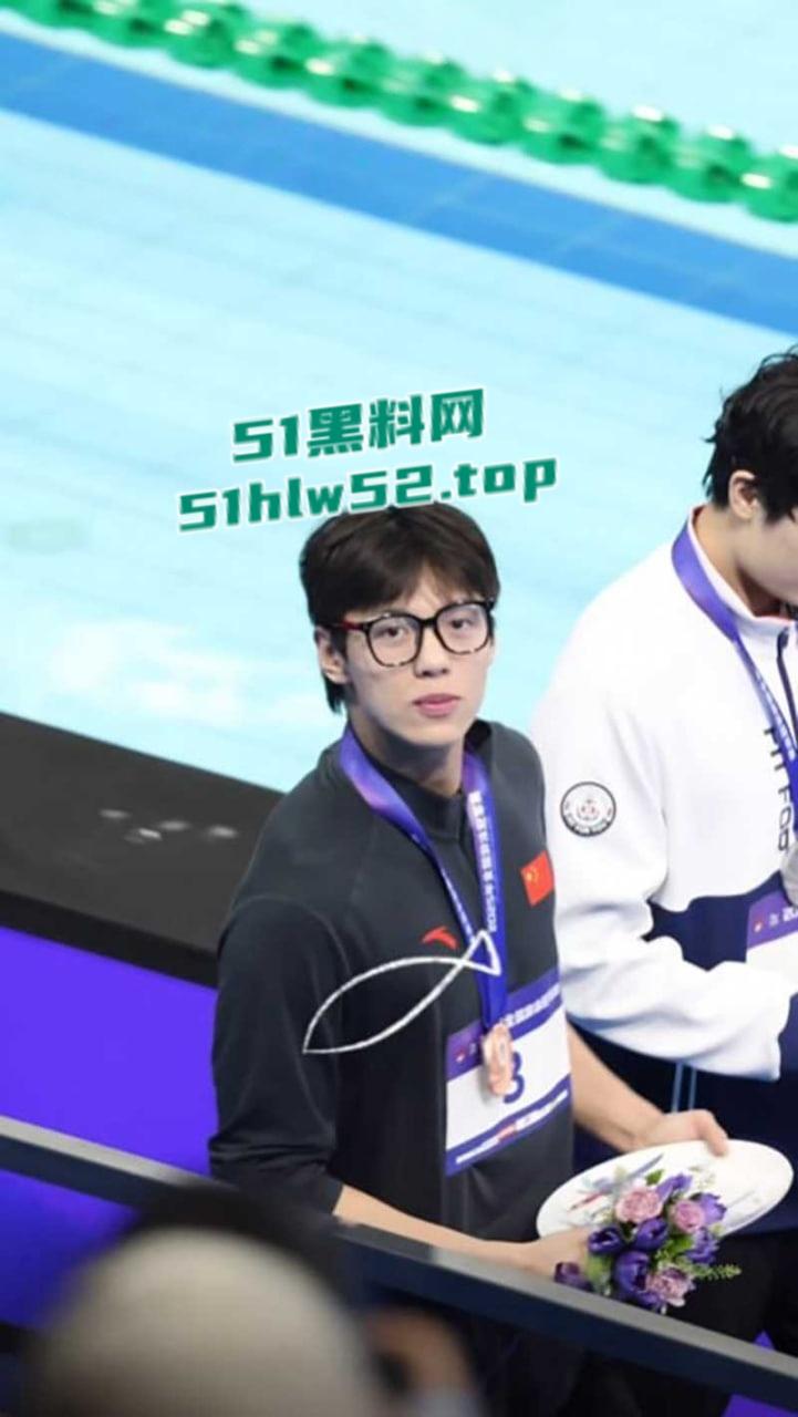 中国泳坛小将【禹景铭】比打工人还勤劳做六休一，恋爱期间12天约操10个女的，大量聊天记录与不雅视频被前女友曝光！-1