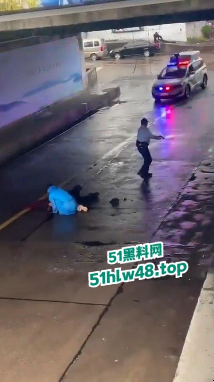 毒贩回国逃蹿台州，枪杀多名路人和警察，现场比拍电影还可怕，目前国内视频已被封禁。-9