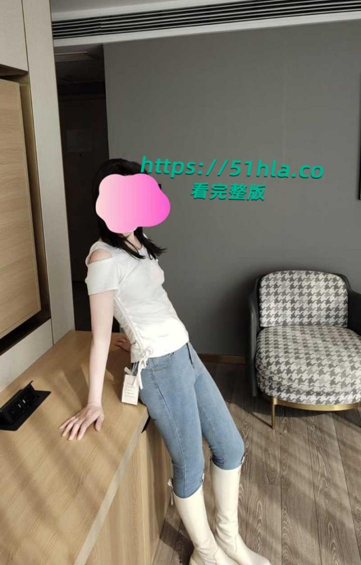 乱伦系列之大嫂,海角乱伦大神的新作,白色靴子牛仔裤里带黑丝被3P爆操全程尖叫不止高潮不断!-2