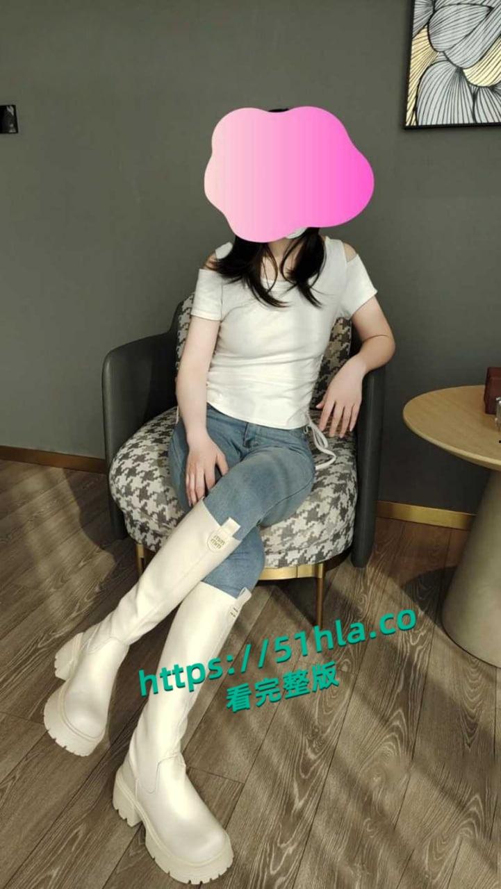 乱伦系列之大嫂,海角乱伦大神的新作,白色靴子牛仔裤里带黑丝被3P爆操全程尖叫不止高潮不断!-3